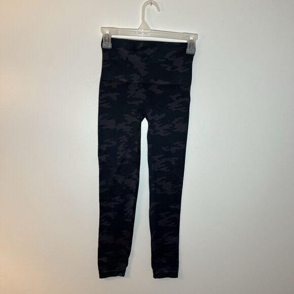New SPANX Look At Me Now EcoCare Seamless Gray Camo Leggings Womens Sz S - Picture 3 of 4